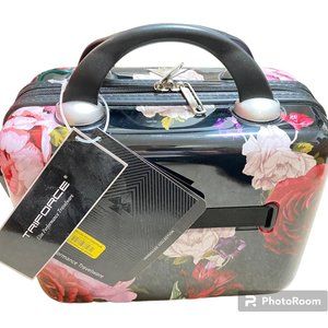 TRIFORCE Elite Performance Travelware Hardside Carry-On Beauty Bag